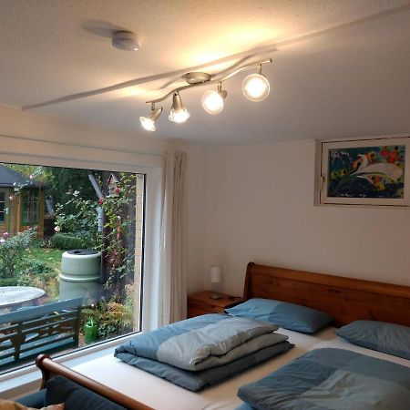 Ruhiges, Gemuetliches Zimmer Mit Bad Fuer 2 Personen, Mit Gartenterasse リューベック エクステリア 写真