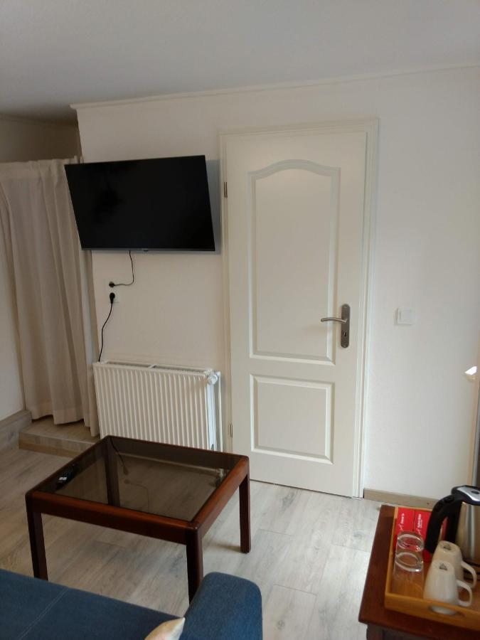 Ruhiges, Gemuetliches Zimmer Mit Bad Fuer 2 Personen, Mit Gartenterasse リューベック エクステリア 写真