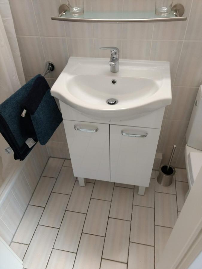Ruhiges, Gemuetliches Zimmer Mit Bad Fuer 2 Personen, Mit Gartenterasse リューベック エクステリア 写真