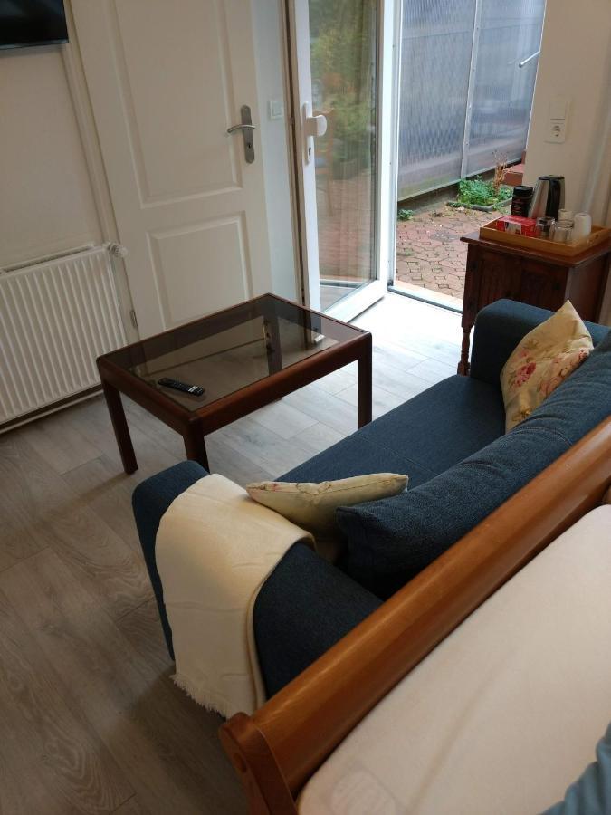 Ruhiges, Gemuetliches Zimmer Mit Bad Fuer 2 Personen, Mit Gartenterasse リューベック エクステリア 写真
