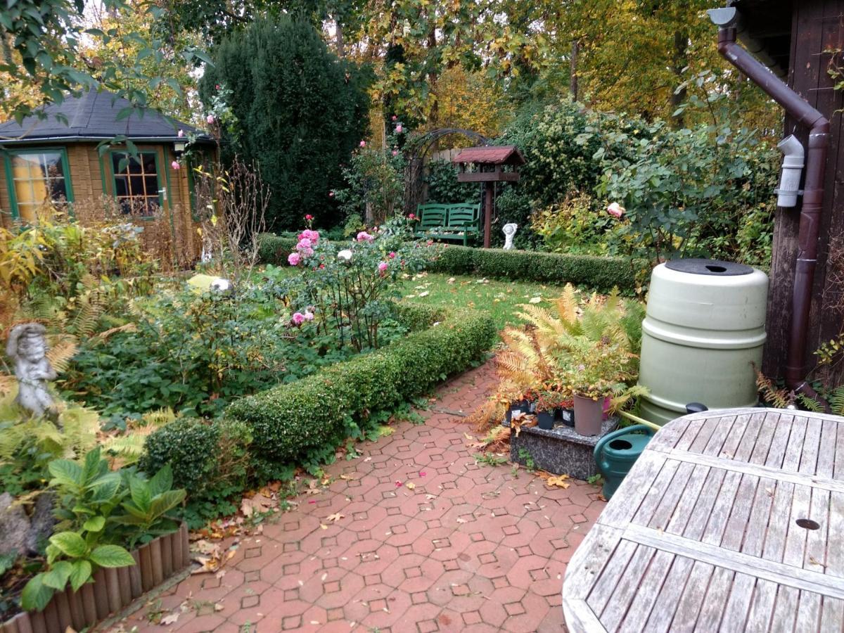 Ruhiges, Gemuetliches Zimmer Mit Bad Fuer 2 Personen, Mit Gartenterasse リューベック エクステリア 写真