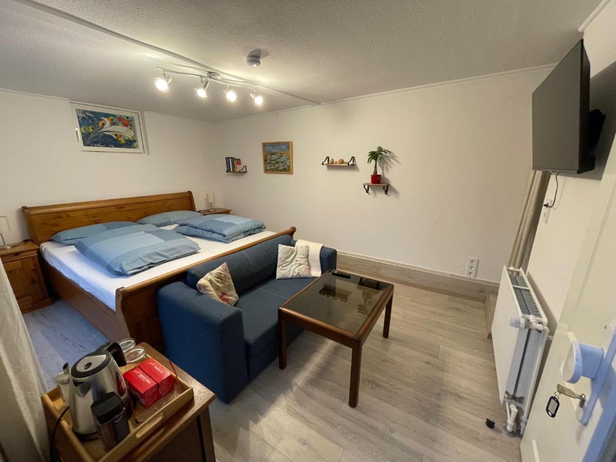 Ruhiges, Gemuetliches Zimmer Mit Bad Fuer 2 Personen, Mit Gartenterasse リューベック エクステリア 写真
